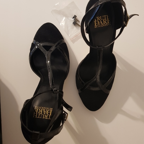 Truth or Dare by Madonna Englin-92 Black Heels - Picture 2 of 7